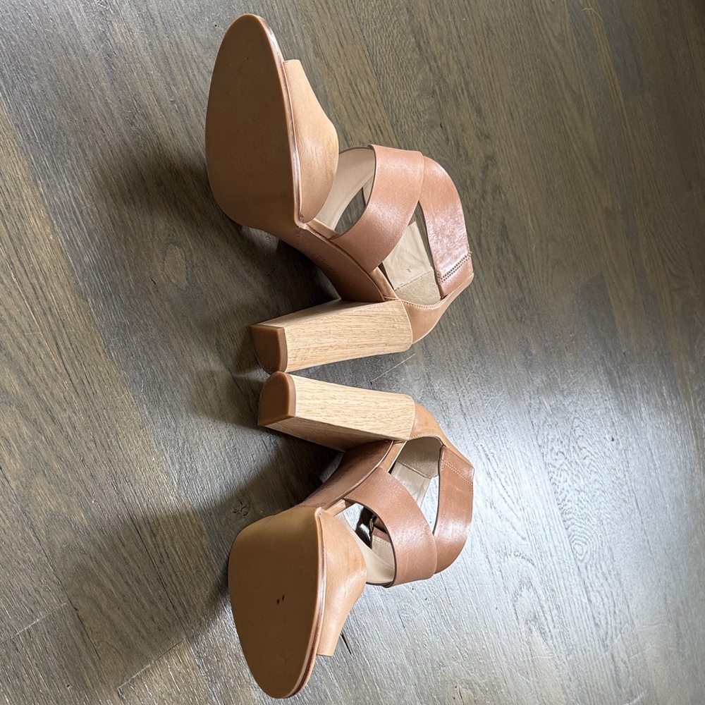 Kenneth Cole Two-Tone Brown/Tan Block Heel Sandals - Picture 4 of 4